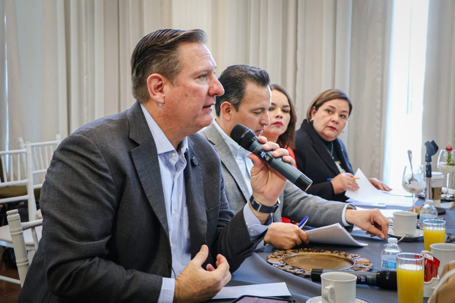 Olson presenta iniciativa para proteger la salud mental de niñas, niños y adolescentes