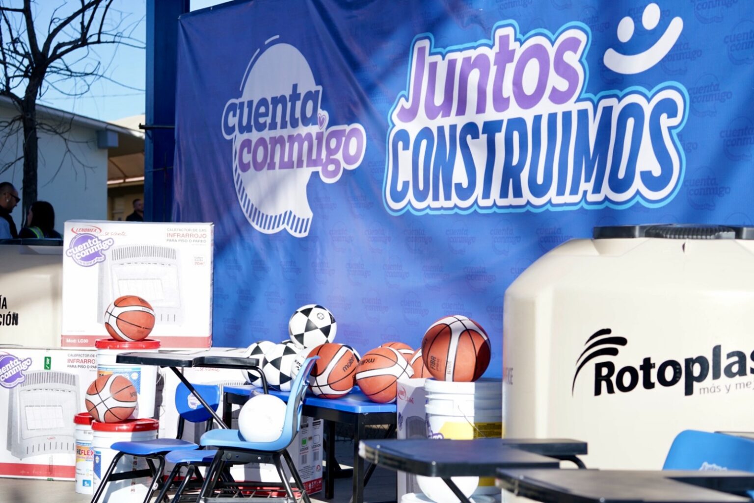 Entrega Estado material y equipo educativo a 341 planteles de 38 municipios