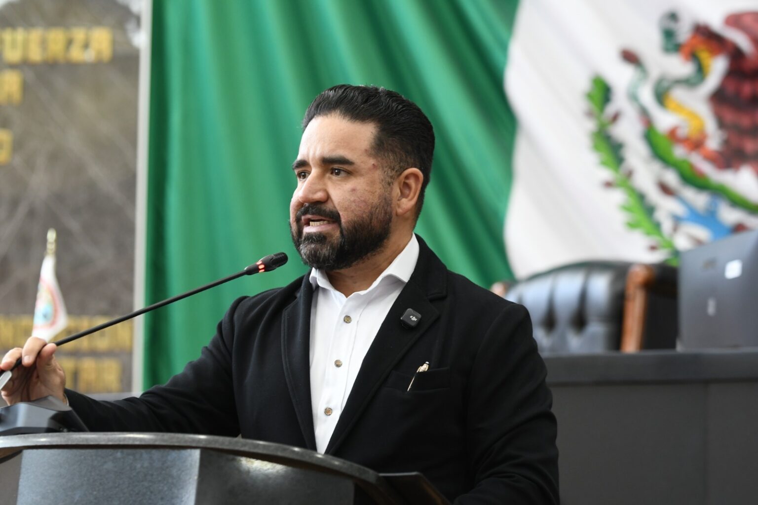 Francisco Sánchez presenta reforma para obligar al gobierno a garantizar el pago en efectivo