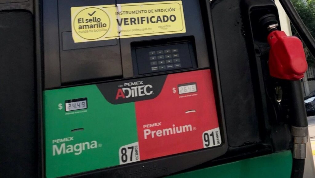 Gobierno ajusta presupuesto para mantener bajos precios de combustibles