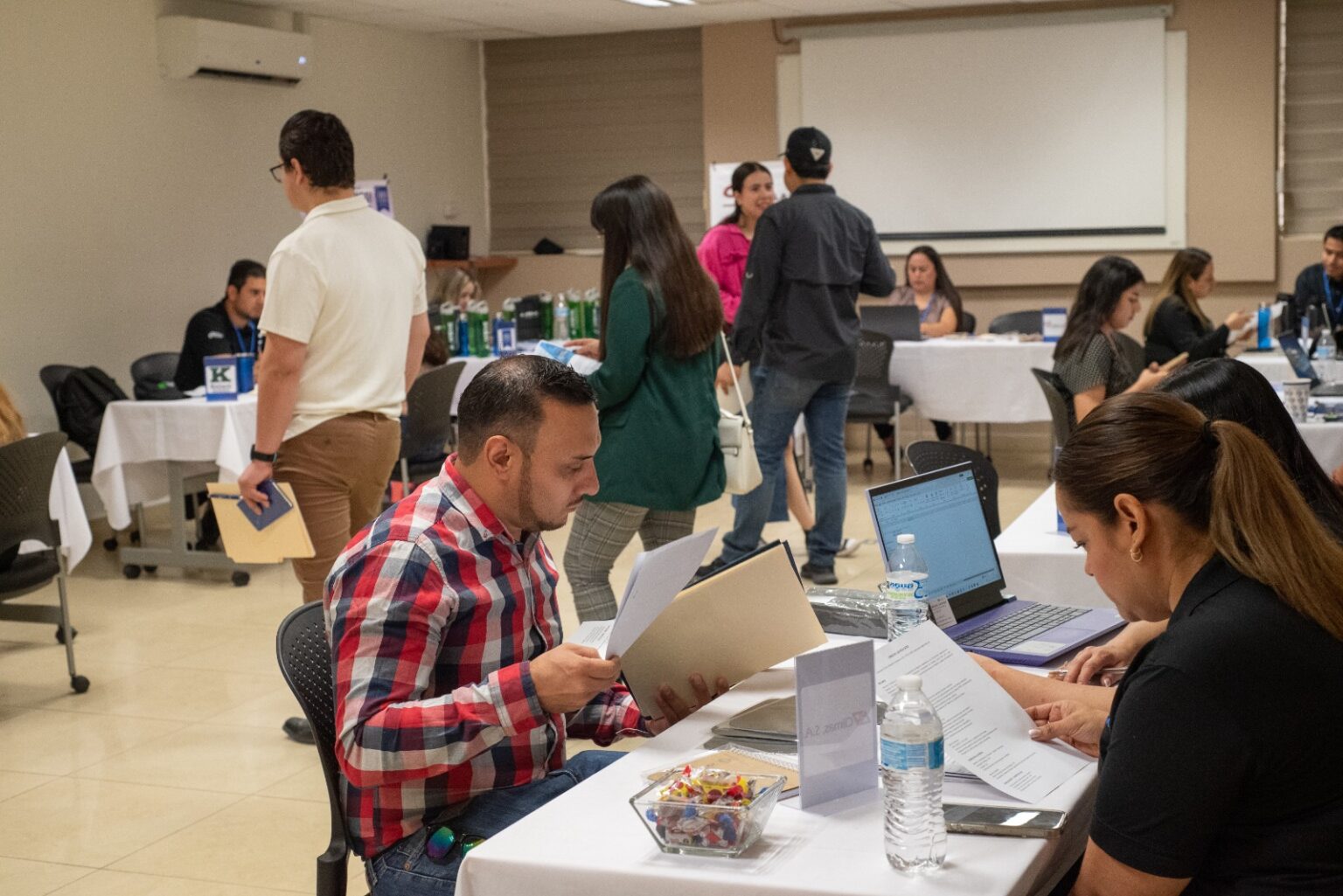 Ofrecerán vacantes más de 10 importantes empresas en Feria del Empleo COPARMEX 2026