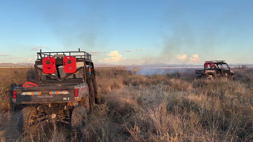 Apoya Protección Civil en liquidación de incendio de pastizal en Rancho El Diamante