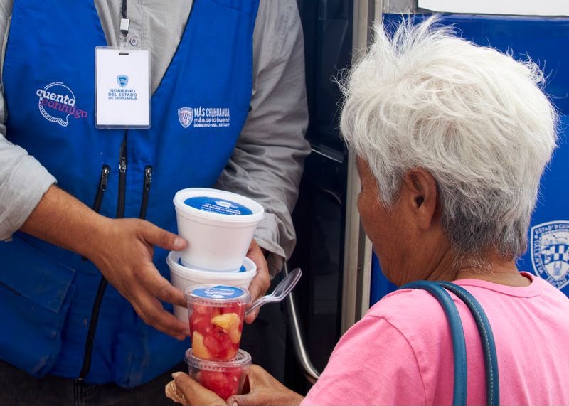 Lleva Estado comedor móvil de NutriChihuahua a vecinos de la colonia El Palomar