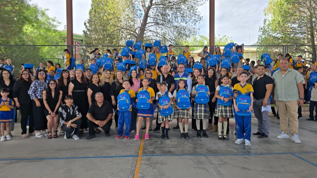 Entrega Municipio “Mi Bolsa Escolar 2026” a estudiantes de primaria y secundaria en Chihuahua