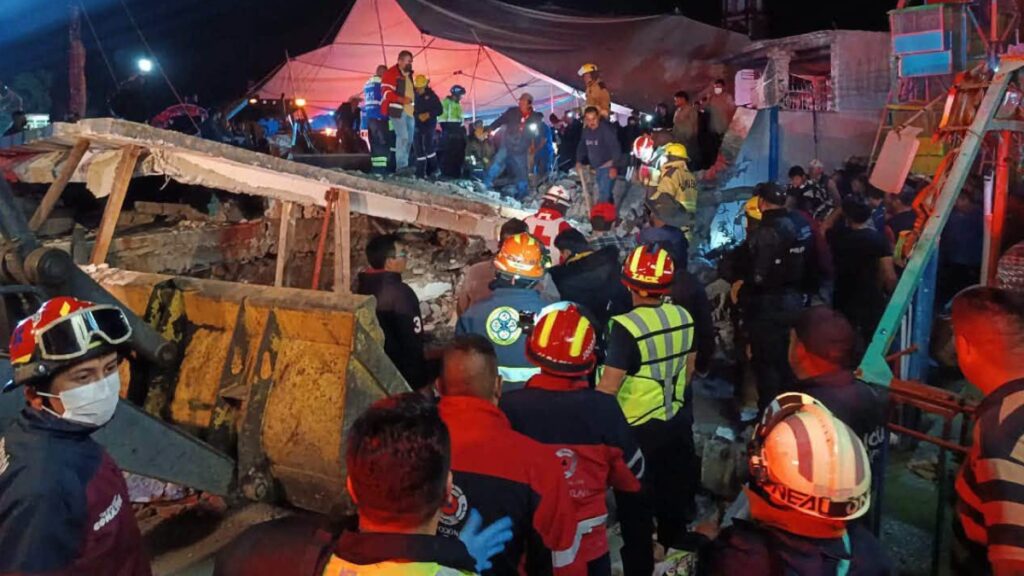 Explosión de pirotecnia en iglesia de Temascalcingo deja al menos 10 muertos