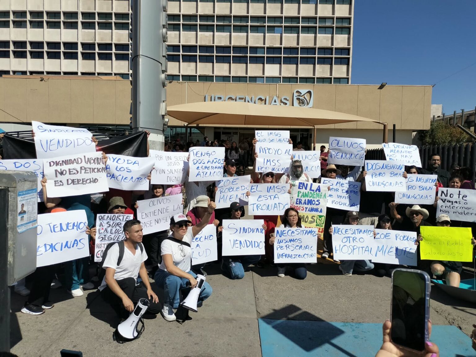 Trabajadores del IMSS toman oficinas sindicales en Chihuahua; exigen soluciones a las carencias