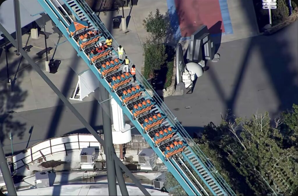Hombre sale expulsado de una montaña rusa en Six Flags de Georgia; muere en el accidente