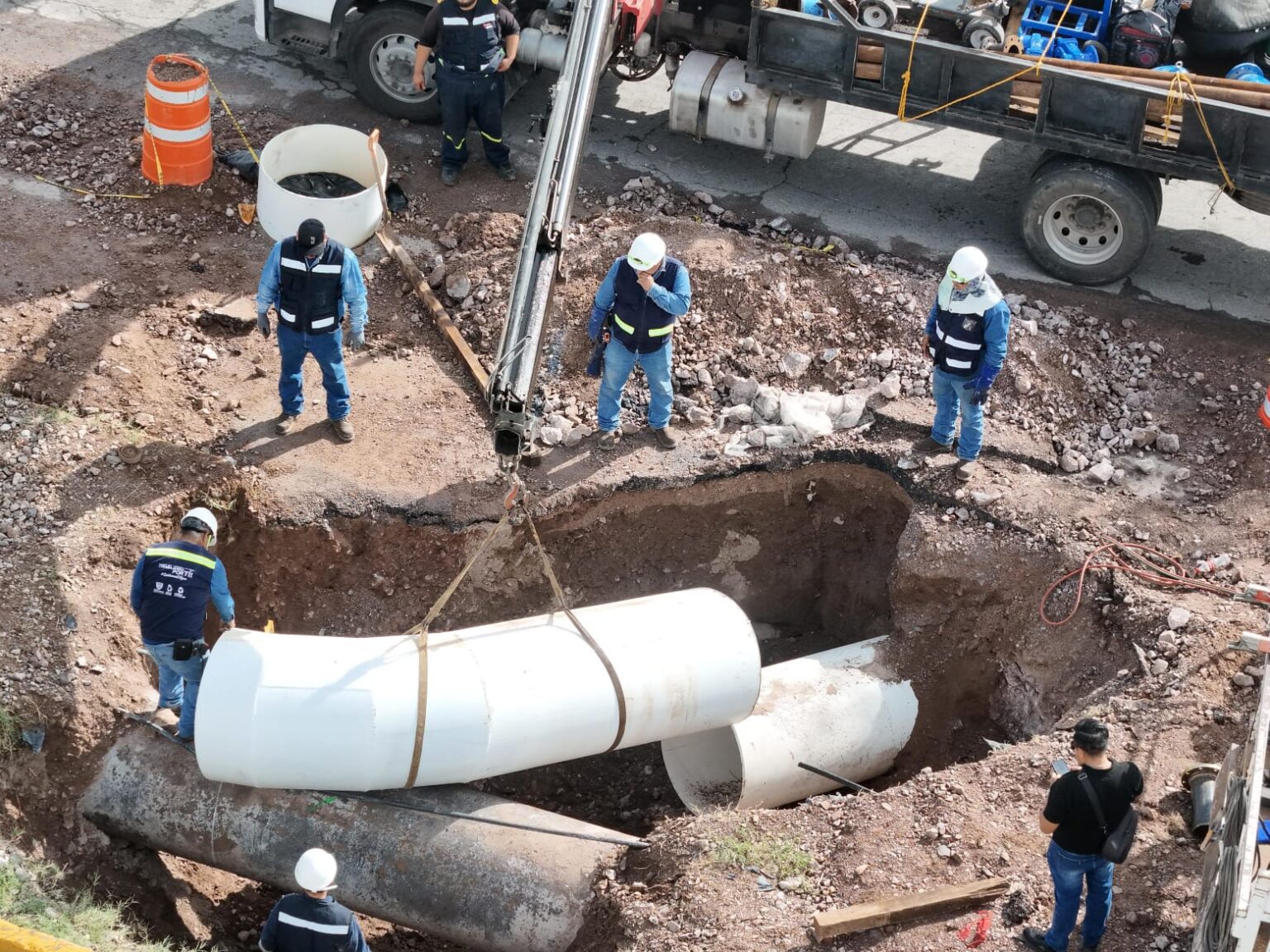Avanza JMAS Chihuahua con trabajos de reubicación en conducción de El Sauz