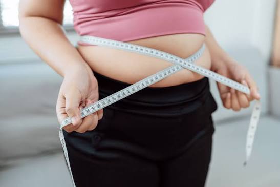 Obesidad eleva 55% el riesgo de depresión: especialista advierte sobre el hambre emocional, cómo identificarla